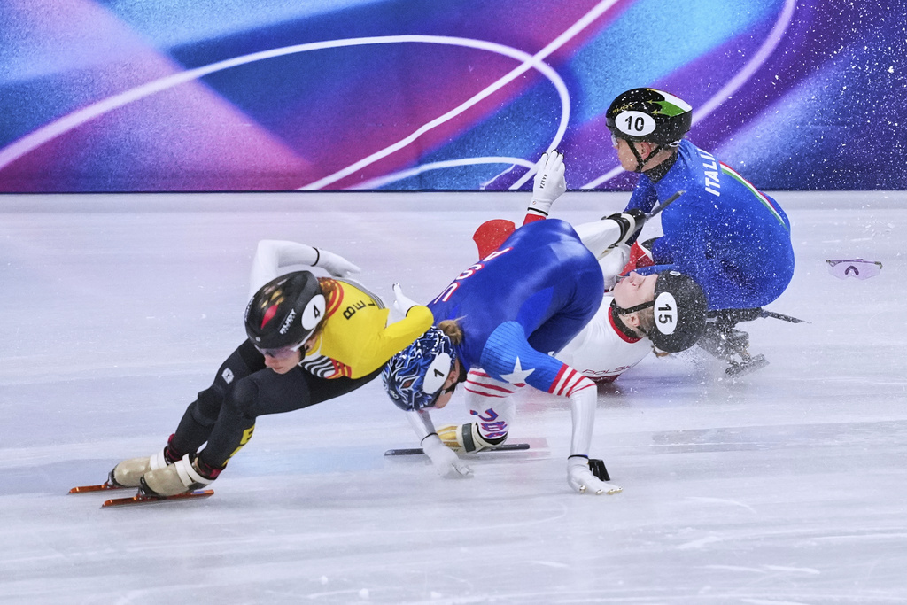 Kamila Sellier of Poland falls during the women's 1,500 meters short track speedskating quarterfinal at the 2026 Winter Olympics, in Milan, Italy, Friday, Feb. 20, 2026. (AP Photo/Stephanie Scarbrough)