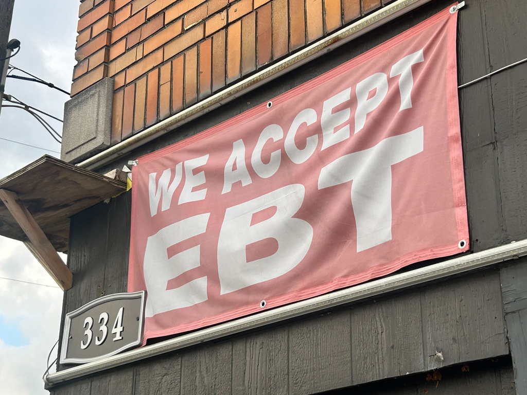 A sign advertises a store accepts Supplemental Nutrition Assistance Program (SNAP/EBT) in Louisville, Ky., on Thursday, Sept. 25, 2025. (Sylvia Goodman/Kentucky Public Radio via AP)