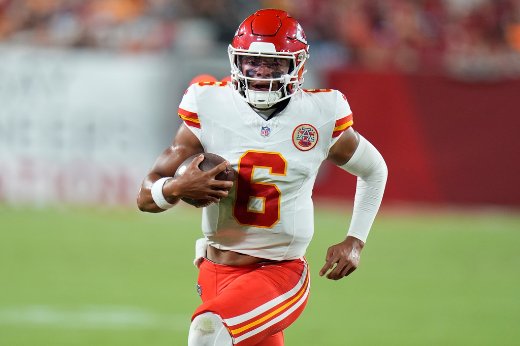 Kansas City Chiefs quarterback Justin Fields (6) runs in the first half of an NFL preseason football game against the Tampa Bay Buccaneers, Saturday, Aug. 22, 2026, in Tampa, Fla. (AP Photo/Chris O'Meara)
