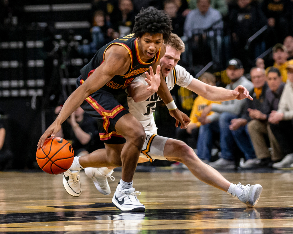 Iowa guard Bennett Stirtz and USC's Jerry Easter II fight for the ball during an NCAA college basketball game, Wednesday, Jan. 28, 2026. (Nick Rohlman/The Gazette via AP)