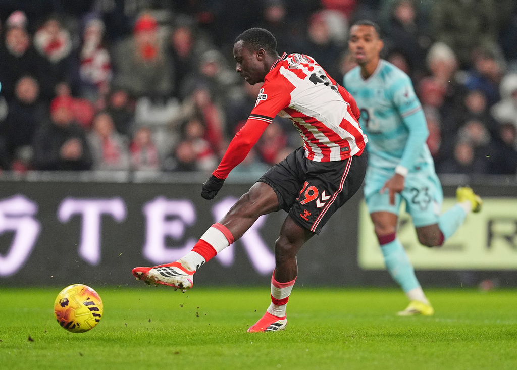 Sunderland's Habib Diarra scores during a Premier League soccer match against Burnley at the Stadium of Light in Sunderland, Monday, Feb. 2, 2026. (Martin Rickett/PA via AP)