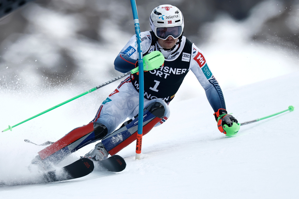 Norway's Henrik Kristoffersen competes in an alpine ski, men's World Cup slalom, in Wengen, Switzerland, Sunday, Jan. 18, 2026. (AP Photo/Gabriele Facciott)