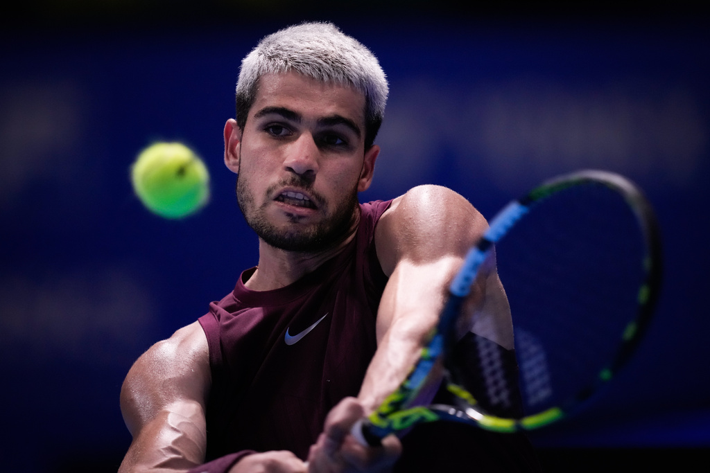 FILE - Spain's Carlos Alcaraz, plays a shot against United States' Taylor Fritz during the men's final match at the Tokyo ATP 500 tennis tournament at Ariake Coliseum, in Tokyo, Japan, Tuesday, Sept. 30, 2025. (AP Photo/Louise Delmotte, file)