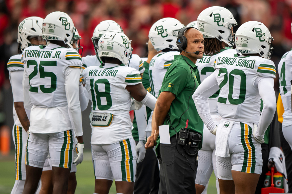 FILE - Baylor head coach Dave Aranda stands with players during a timeout during the second quarter of an NCAA college football game against Cincinnati, Saturday, Oct. 25, 2025, in Cincinnati. (AP Photo/Tanner Pearson, file)