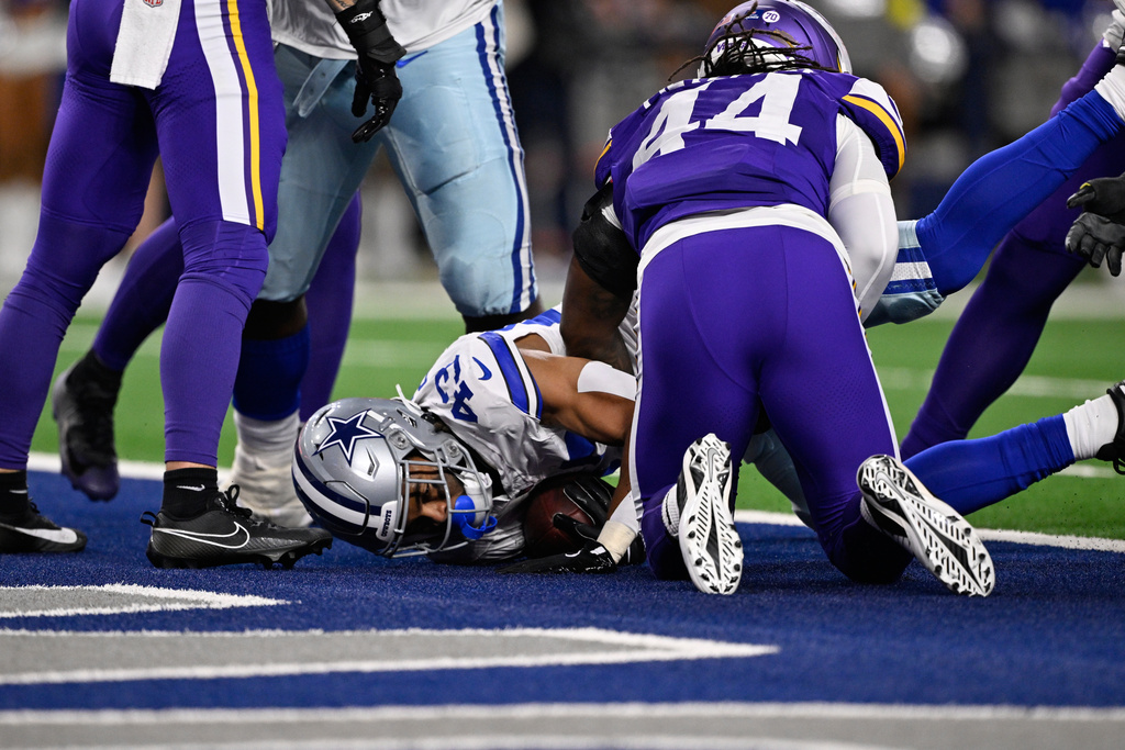 Dallas Cowboys running back Malik Davis, center scores a touchdown during the first half of an NFL football game against the Minnesota Vikings Sunday, Dec. 14, 2025, in Arlington, Texas. (AP Photo/Jerome Miron)