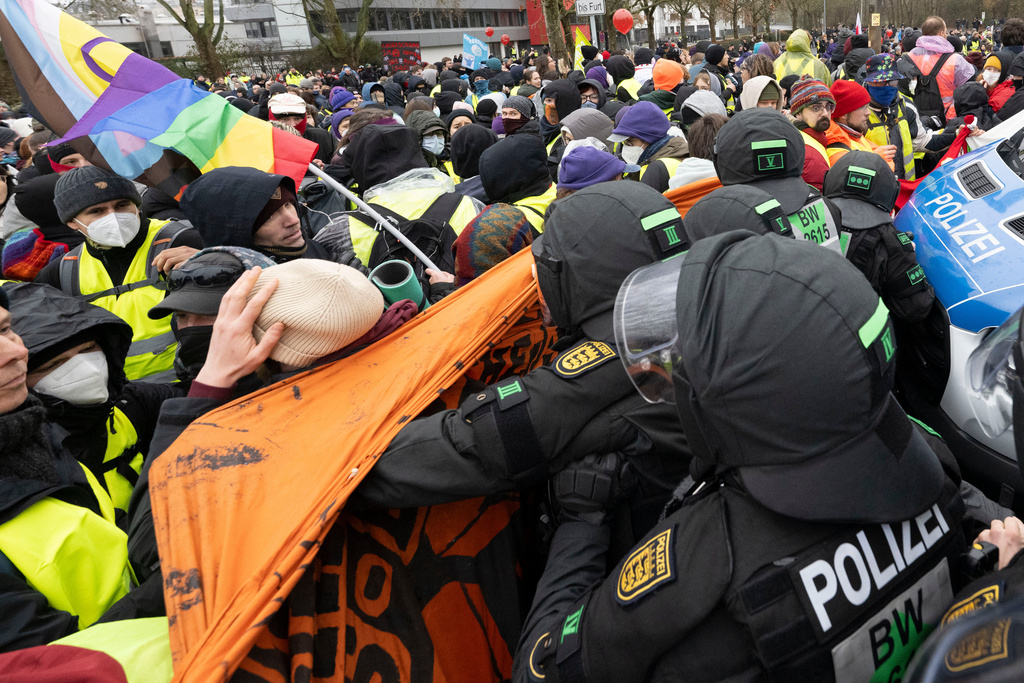 Police officers and demonstrators clash in Giessen, Germany, Saturday Nov. 29, 2025, as the far-right Alternative for Germany’s new youth organization is set to kick off its founding convention. (Boris Roessler/dpa via AP)