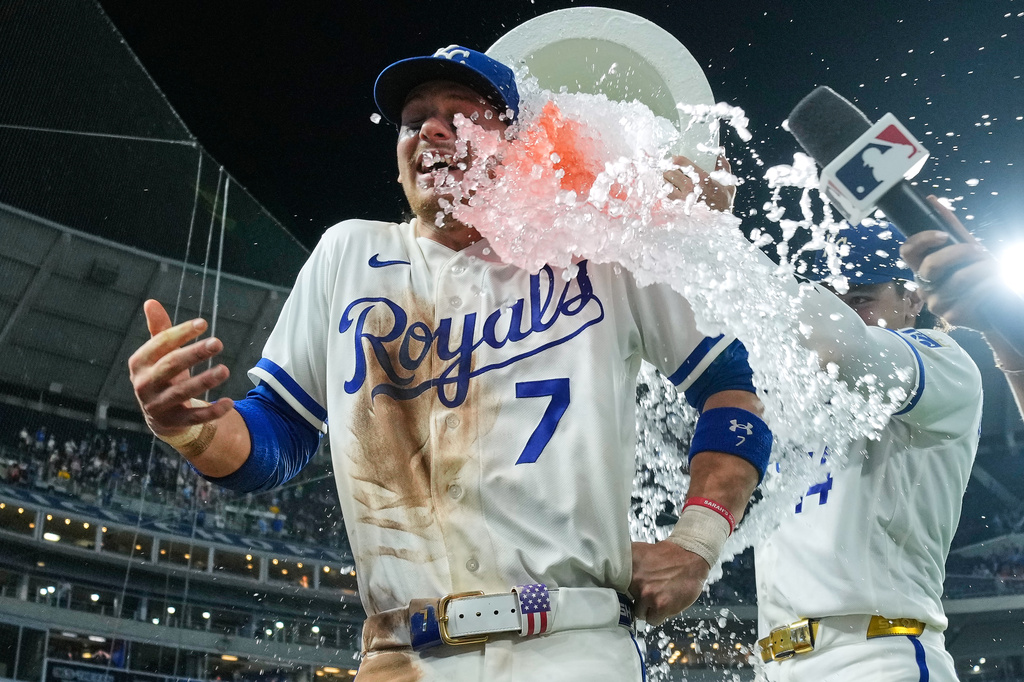 Kansas City Royals' Bobby Witt Jr. (7) is doused by Jac Caglianone after their baseball game against the Minnesota Twins, Tuesday, Aug. 4, {t yr4}, in Kansas City, Mo. (AP Photo/Charlie Riedel)