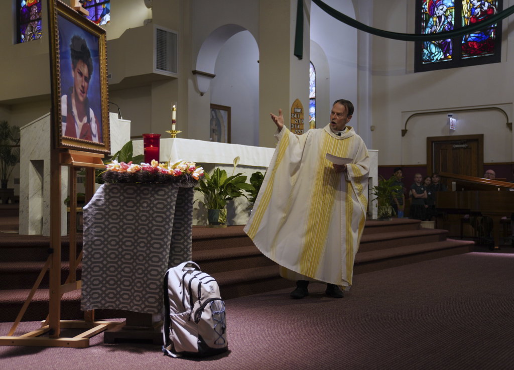 The Rev. Ed Howe, the pastor at Blessed Carlo Acutis Parish in Chicago's Northwest Side, leads a Mass themed for Acutis, who will be canonized a saint by Pope Leo XIV, at the parish church on Wednesday, Sept. 3, 2025, in Chicago. (AP Photo/Jessie Wardarski)