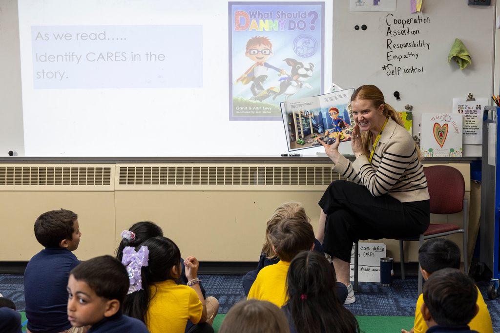 Media specialist Alison Kimble reads to her class at Valley View Elementary School on April 29, 2026, in Columbia Heights, Minn. (Ellen Schmidt/MinnPost via AP)