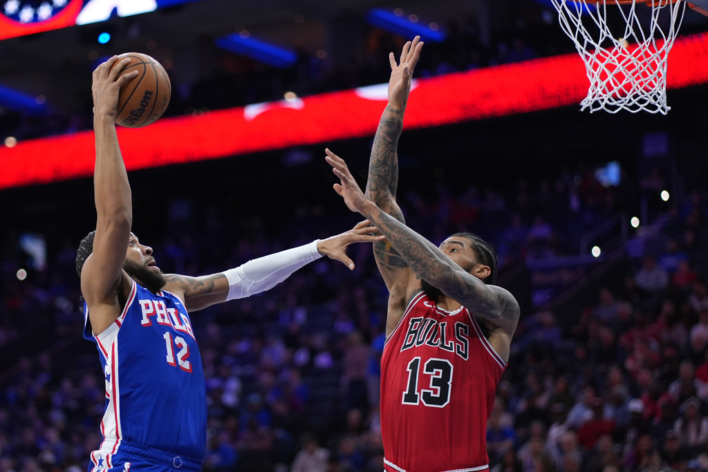 Philadelphia 76ers' Trendon Watford, left, goes up for a shot against Chicago Bulls' Nick Richards during the first half of an NBA basketball game Wednesday, March 25, 2026, in Philadelphia. (AP Photo/Matt Slocum)