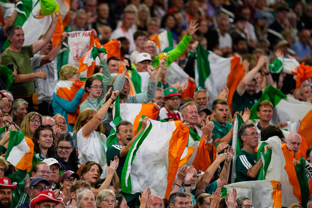 Iris fans cheer during the European Athletics Championships in Birmingham, England, Sunday, Aug. 16, 2026. (AP Photo/Petr David Josek)