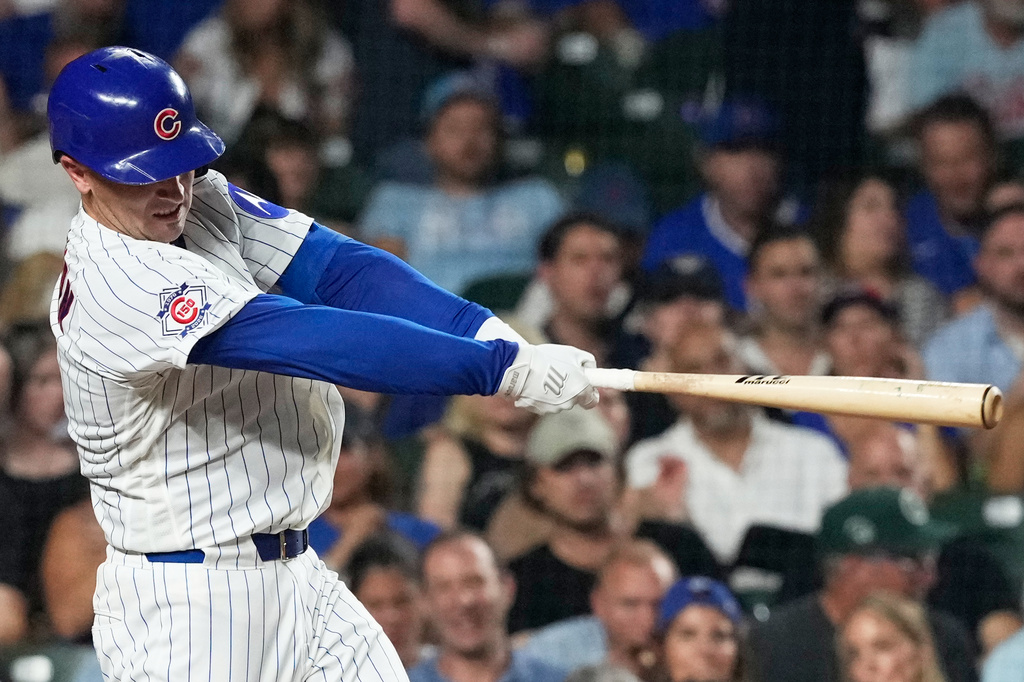 Chicago Cubs' Alex Bregman hits a solo home run during the fourth inning of a baseball game against the Milwaukee Brewers in Chicago, Monday, Aug. 31, 2026. (AP Photo/Nam Y. Huh)