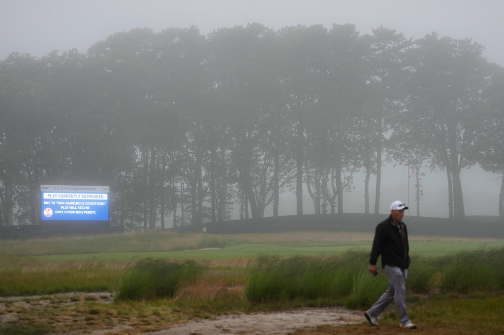 A sign on the third hole shows play was suspended during the first round of the U.S. Open golf tournament at Shinnecock Hills Golf Club in Southampton, N.Y., Thursday, June 18, 2026.(AP Photo/Seth Wenig)