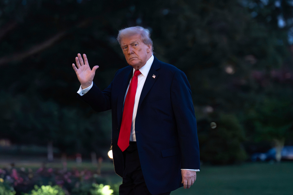 President Donald Trump waves to reporters as he walks on the South Lawn upon his arrival to the White House, in Washington, Sunday, Sept. 7, 2025. (AP Photo/Jose Luis Magana)