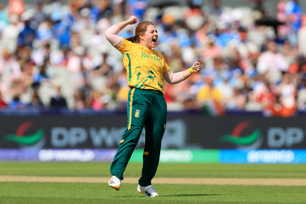 South Africa's Nadine de Klerk celebrates taking the wicket of India's Jemimah Rodrigues during the ICC Women's T20 World Cup match between India and South Africa, at Emirates Old Trafford, Manchester, England, Sunday June 21, 2026. (Nigel French/PA via AP)