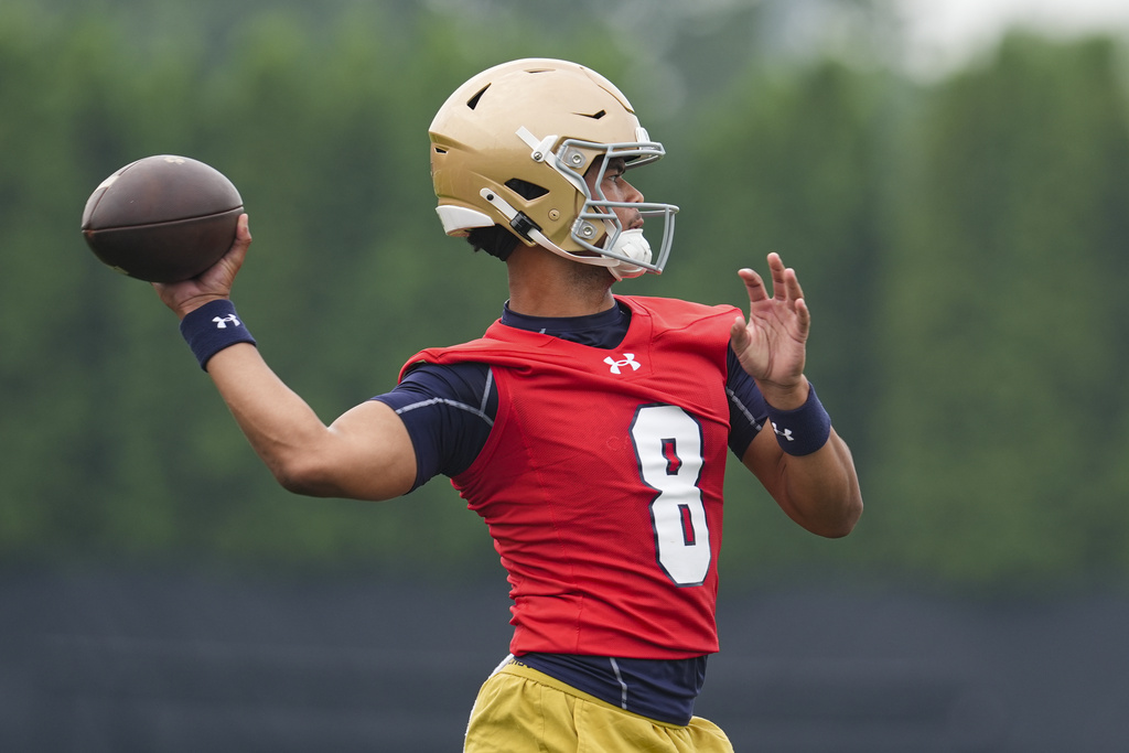 FILE - Notre Dame quarterback Kenny Minchey (8) throws during NCAA college football practice in South Bend, Ind.,, July 31, 2025. (AP Photo/Michael Conroy, file)