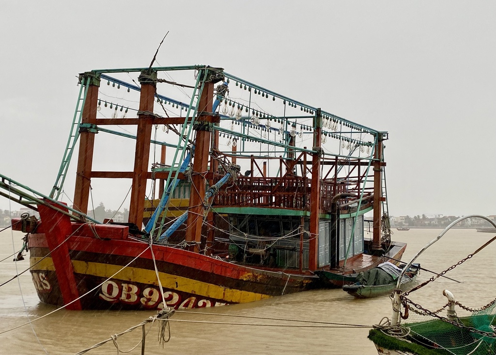 A fishing boat is grounded in the aftermath of typhoon Bualoi in Quang Tri, Vietnam, Monday, Sept. 29, 2025. (Vo Thi Dung/VNA via AP)