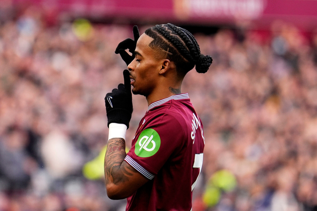 West Ham United's Crysencio Summerville celebrates scoring his side's first goal, during the English Premier League soccer match between West Ham United and Sunderland in London, Saturday Jan. 24, 2026. ( Jordan Pettitt/PA via AP)