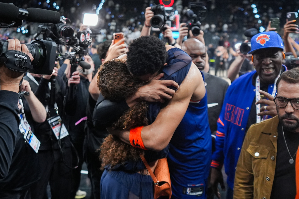 New York Knicks center Karl-Anthony Towns is embraces as he leaves the court after Game 2 of the NBA Finals basketball series against the San Antonio Spurs, Friday, June 5, 2026, in San Antonio. (AP Photo/Eric Gay)