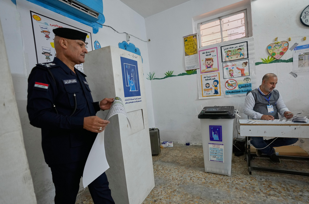 An Iraqi policeman casts his vote during the early voting for security forces ahead of Tuesday's parliamentary election in Baghdad, Iraq, Sunday, Nov. 11, 2025. (AP Photo/Hadi Mizban)
