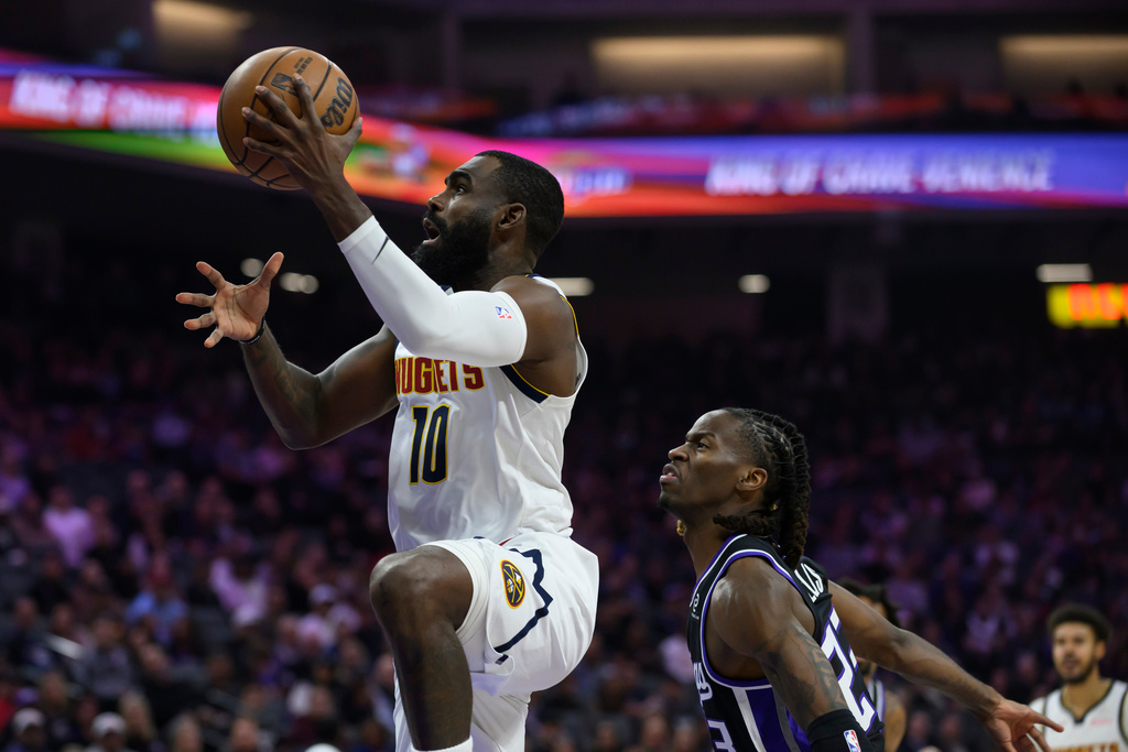 Denver Nuggets guard/forward Tim Hardaway Jr. (10) drives past Sacramento Kings guard Keon Ellis during the first half of an NBA basketball game in Sacramento, Calif., Tuesday, Nov. 11, 2025. (AP Photo/Randall Benton)