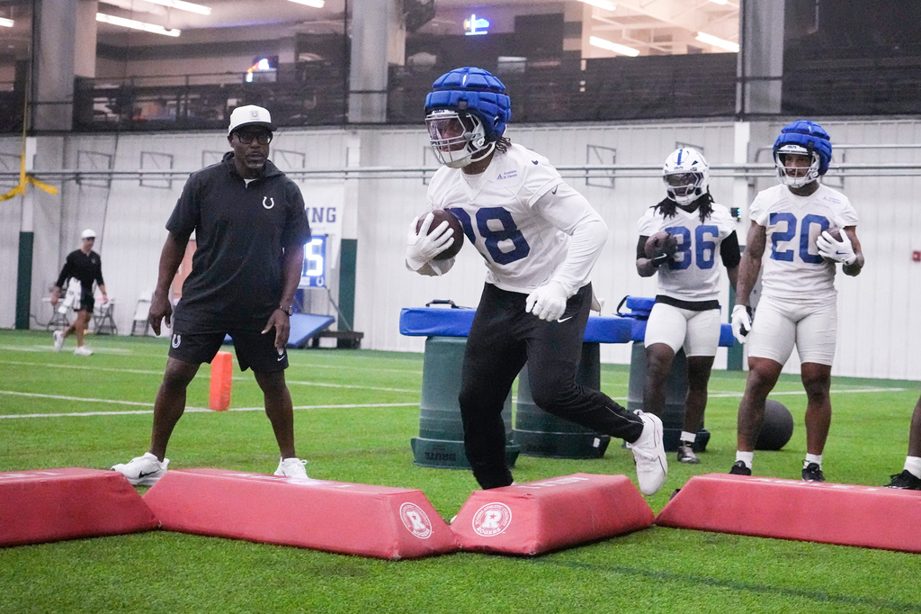 Indianapolis Colts running back Jonathan Taylor (28) runs a drill during practice at the NFL football team's training camp in Westfield, Ind., Saturday, Aug. 1, 2026. (AP Photo/Michael Conroy)