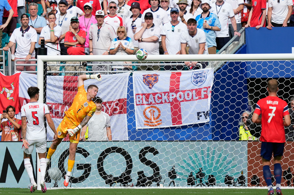 England goalkeeper Jordan Pickford fails to stop the opening goal by Norway's Andreas Schjelderup during the World Cup quarterfinal soccer match between Norway and England in Miami Gardens, Fla., Saturday, July 11, 2026. (AP Photo/Rebecca Blackwell)