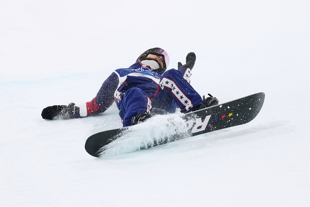 United States' Chloe Kim falls during the women's snowboarding halfpipe finals at the 2026 Winter Olympics, in Livigno, Italy, Thursday, Feb. 12, 2026. (AP Photo/Abbie Parr)