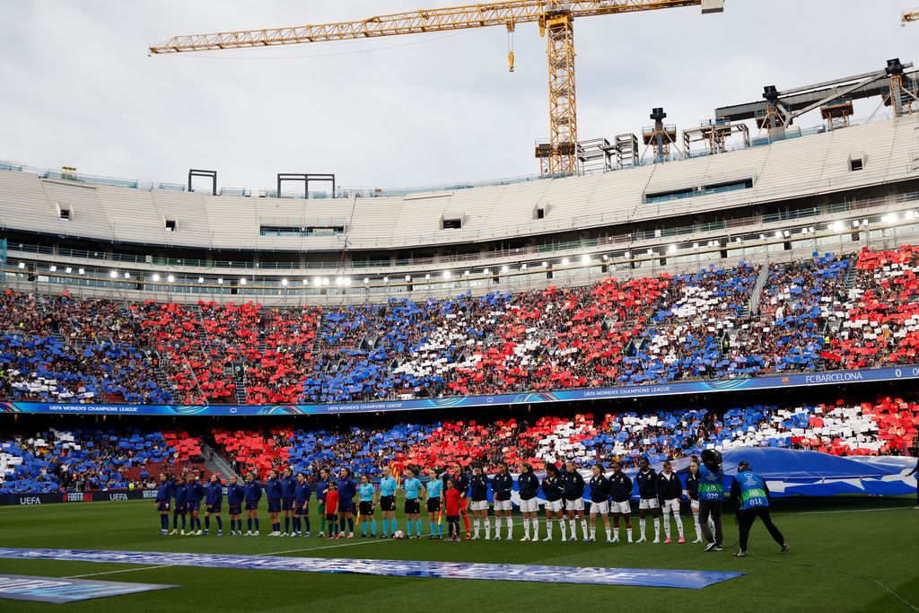 Teams get ready prior to the start of a Champions League quarterfinal soccer match between Barcelona and Real Madrid, in Barcelona, Spain, Thursday, April 2 2026. (AP Photo/Joan Monfort)