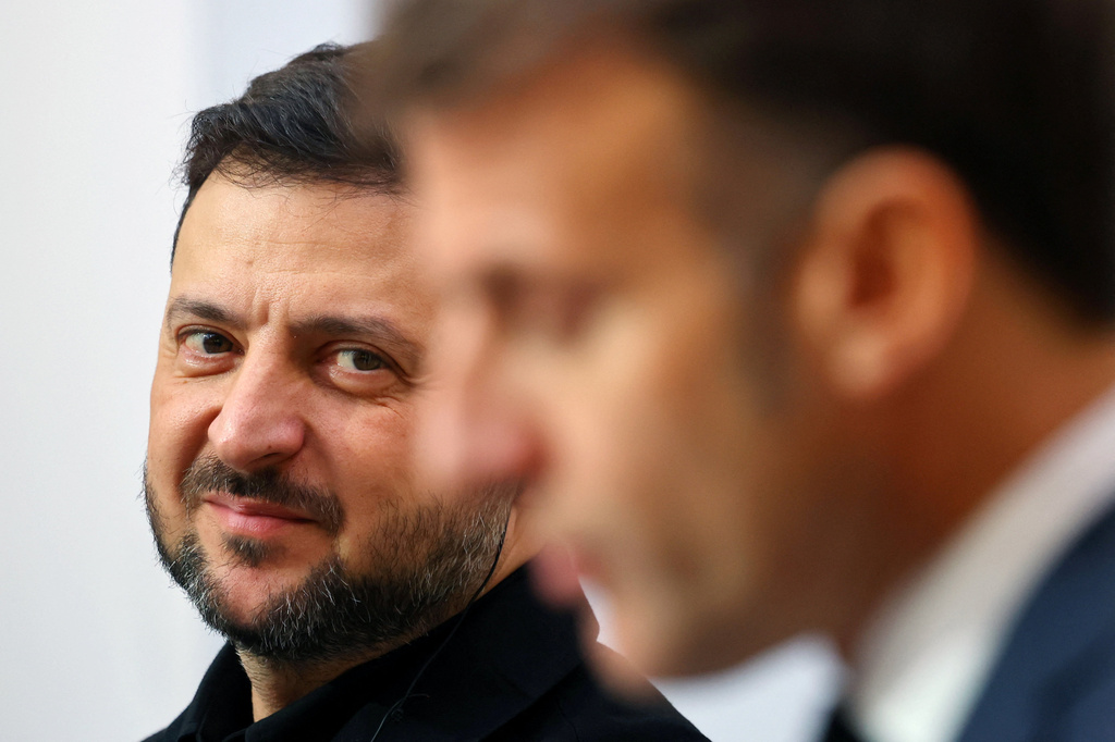 Ukrainian President Volodymyr Zelenskyy, left, and French President Emmanuel Macron, attend a joint press conference at the Elysee Palace in Paris, Monday, Nov. 17, 2025. (Sarah Meyssonnier, Pool Photo via AP)