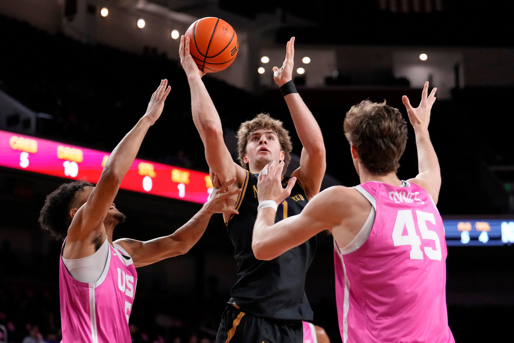 Northwestern forward Tyler Kropp, center, shoots as Southern California forward Terrance Williams II, left, and center Gabe Dynes defends during the first half of an NCAA college basketball game, Wednesday, Jan. 21, 2026, in Los Angeles. (AP Photo/Mark J. Terrill)