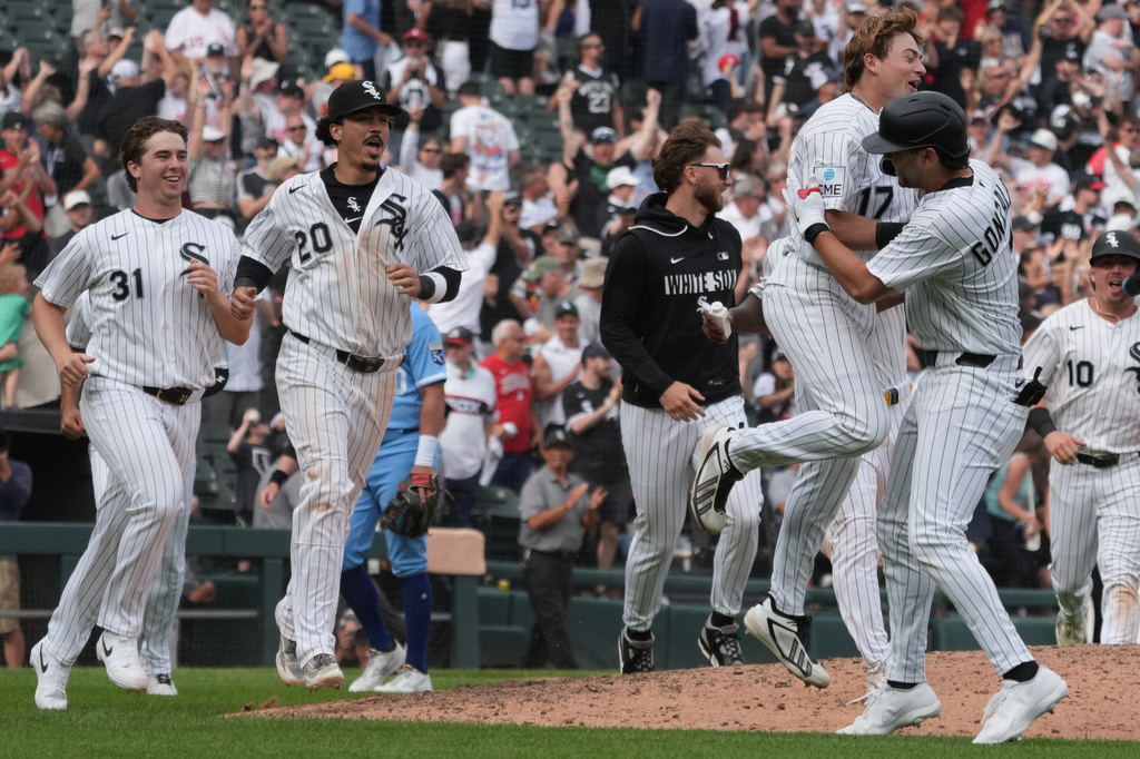 Chicago White Sox's Jacob Gonzalez, right, celebrates his walk off single against the Kansas City Royals during the ninth inning of a baseball game Saturday, June 27, 2026, in Chicago. (AP Photo/David Banks)
