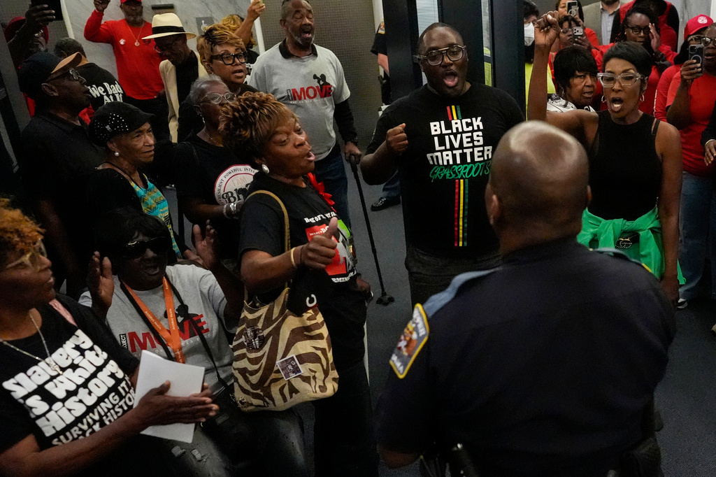 Demonstrators protest in the Senate hallway in response to HB1 and SB1, redistricting bills, during a special session of the Alabama Legislature, Wednesday, May 6, 2026, in Montgomery, Ala. (AP Photo/Mike Stewart)