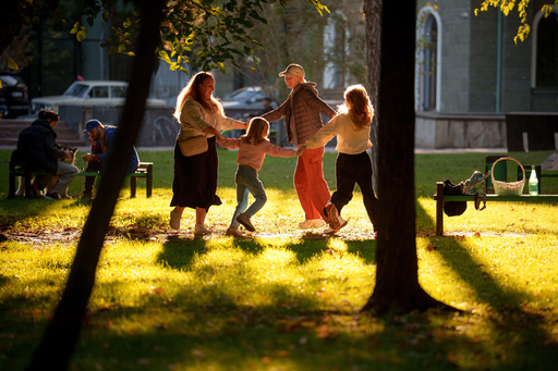 Women and children circle dance in a park in downtown Chisinau, Moldova, Saturday, Sept. 27, 2025. (AP Photo/Vadim Ghirda) Women and children circle dance in a park in downtown Chisinau, Moldova, Saturday, Sept. 27, 2025. (AP Photo/Vadim Ghirda)