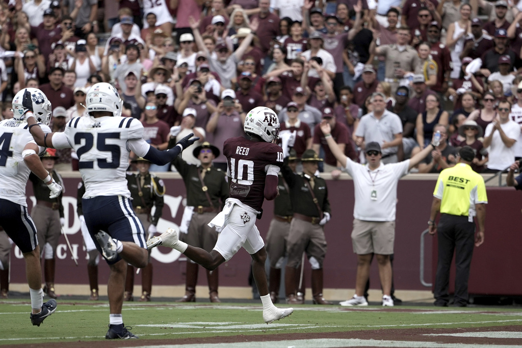 Texas A&M quarterback Marcel Reed (10) runs the ball for a touchdown against Utah State during the first half of an NCAA college football game Saturday, Sept. 6, 2025, in College Station, Texas. (AP Photo/Sam Craft)
