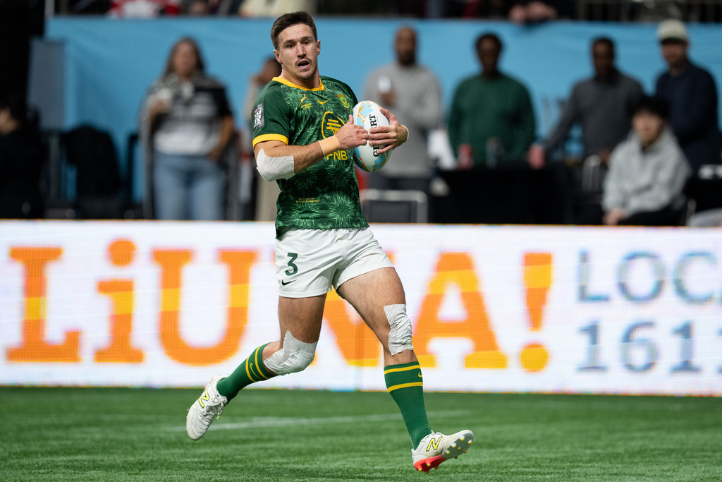 South Africa's Impi Visser (3) runs the ball to score a try against Spain during a gold medal Vancouver Sevens rugby match, in Vancouver, British Columbia, Sunday, March 8, 2026. (Ethan Cairns/The Canadian Press via AP)