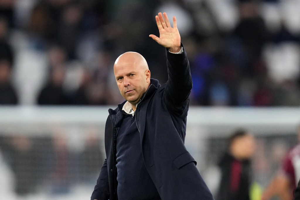 Liverpool's manager Arne Slot waves to fans after the English Premier League soccer match between West Ham United and Liverpool, in London, Sunday, Nov. 30, 2025. (AP Photo/Kirsty Wigglesworth)