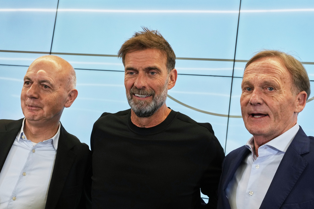 Newly appointed head coach of the German national soccer team Juergen Klopp, center, poses for a photo with DFB President Bernd Neuendorf during a press conference at the headquarters of the German Football Association DFB in Frankfurt, Germany, Friday, July 24, 2026. (AP Photo/Michael Probst)
