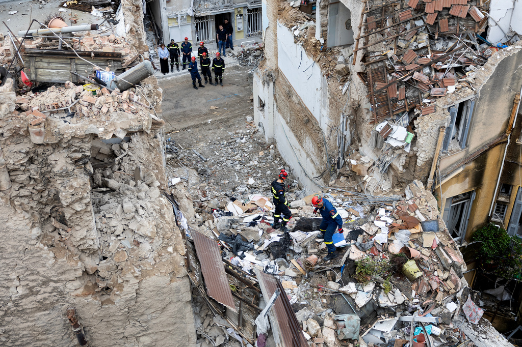 Firefighters work at the scene following Friday's powerful blast in Athens' Plaka district, Saturday, Sept. 26, 2026. (AP Photo/Yorgos Karahalis)