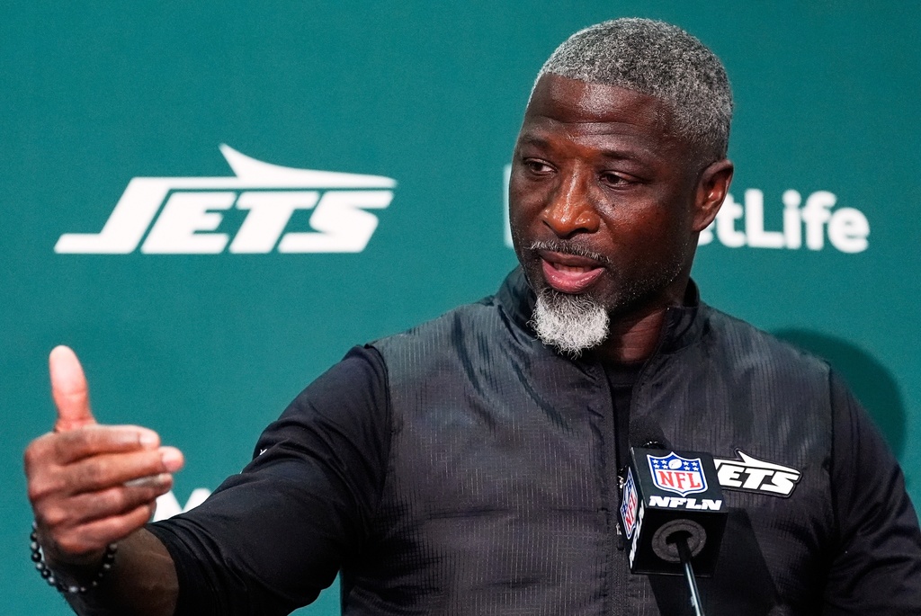 New York Jets head coach Aaron Glenn talks after an NFL football game against the Dallas Cowboys Sunday, Oct. 5, 2025, in East Rutherford, N.J. (AP Photo/Yuki Iwamura)