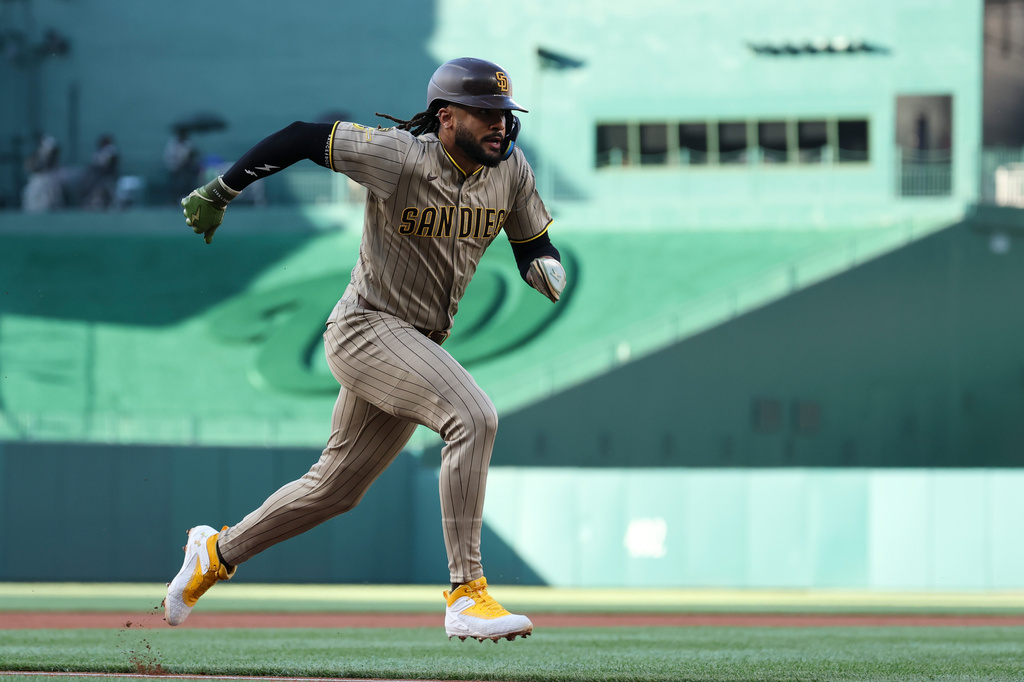 San Diego Padres' Fernando Tatis Jr. scores on a sacrifice fly hit by Xander Bogaerts off Washington Nationals pitcher Paxton Schultz during the first inning of a baseball game, Friday, May 29, 2026, in Washington. (AP Photo/Terrance Williams)