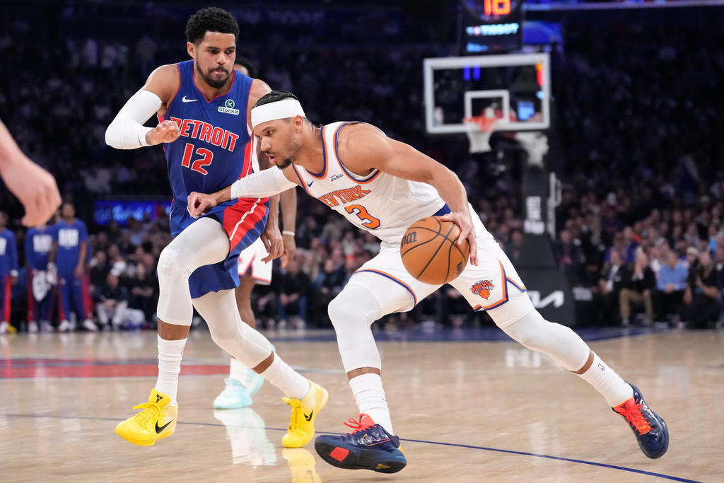 New York Knicks guard Josh Hart (3) drives past Detroit Pistons forward Tobias Harris (12) during the first half of an NBA basketball game, Thursday, Feb. 19, 2026, in New York. (AP Photo/Yuki Iwamura)