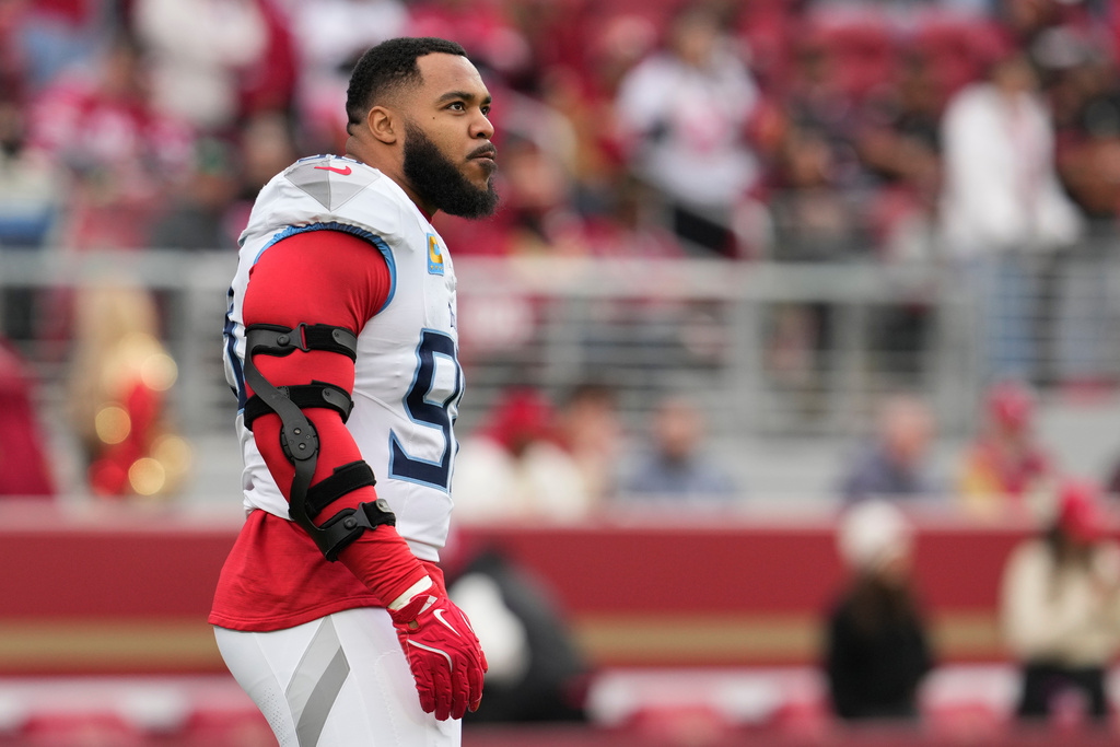 Tennessee Titans defensive tackle Jeffery Simmons warms up before an NFL football game against the San Francisco 49ers, Sunday, Dec. 14, 2025, in Santa Clara, Calif. (AP Photo/Godofredo A. Vásquez)