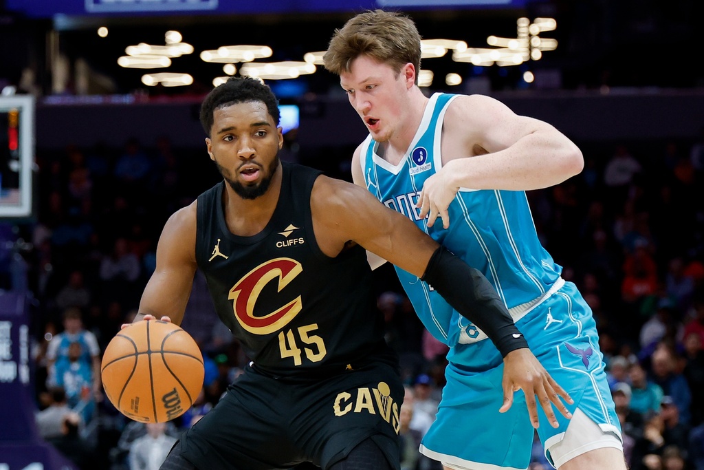 Cleveland Cavaliers guard Donovan Mitchell (45) moves the ball against Charlotte Hornets guard Kon Knueppel during the first half of an NBA basketball game in Charlotte, N.C., Wednesday, Jan. 21, 2026. (AP Photo/Nell Redmond)