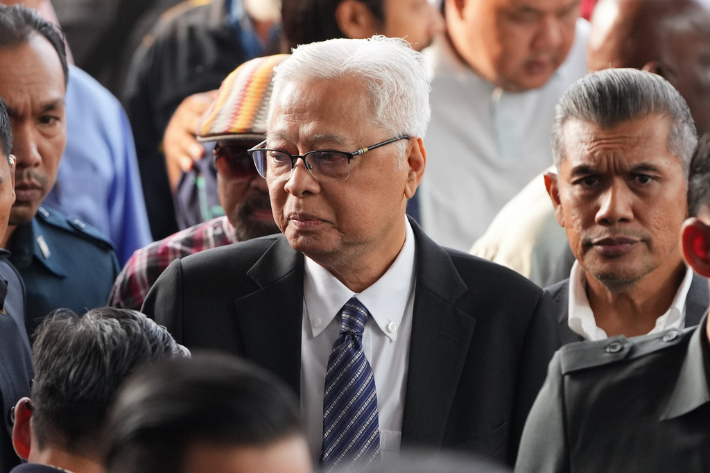 Malaysia's former Prime Minister Ismail Sabri Yaakob, center, arrives at courthouse for a corruption case in Kuala Lumpur, Malaysia, Thursday, Aug. 27, 2026. (AP Photo/Vincent Thian)