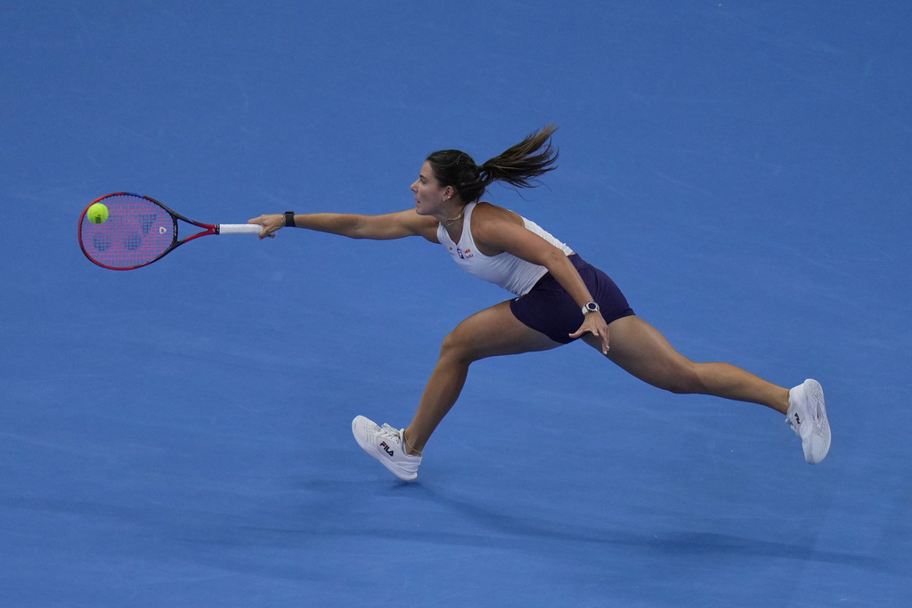 Emma Navarro, of the United States returns a forehand shot from Iga Swiatek, of Poland during the women's singles match of the China Open tennis tournament, at the National Tennis Center, in Beijing, Wednesday, Oct. 1, 2025. (AP Photo/Andy Wong)