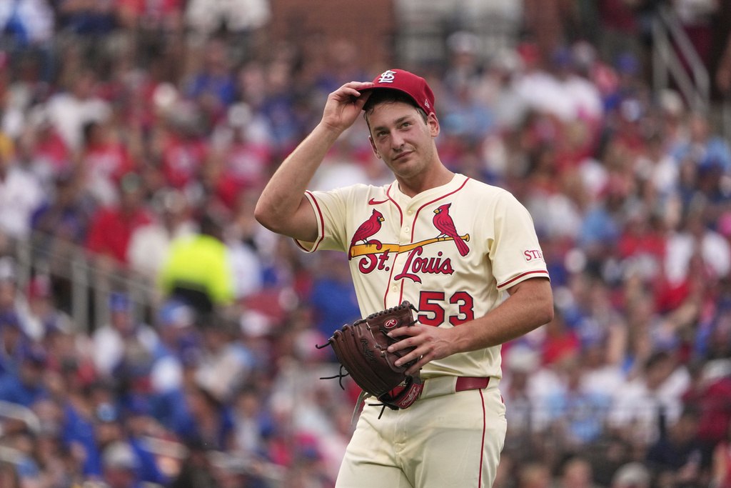 St. Louis Cardinals starting pitcher Andre Pallante heads off the field after being removed during the second inning of a baseball game against the Chicago Cubs Saturday, Aug. 9, 2025, in St. Louis. (AP Photo/Jeff Roberson)