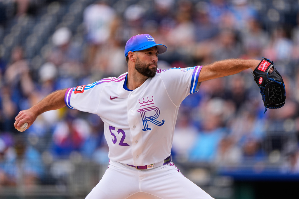 Kansas City Royals starting pitcher Michael Wacha throws during the first inning of a baseball game against the Chicago White Sox, Saturday, April 11, 2026, in Kansas City, Mo. (AP Photo/Charlie Riedel)