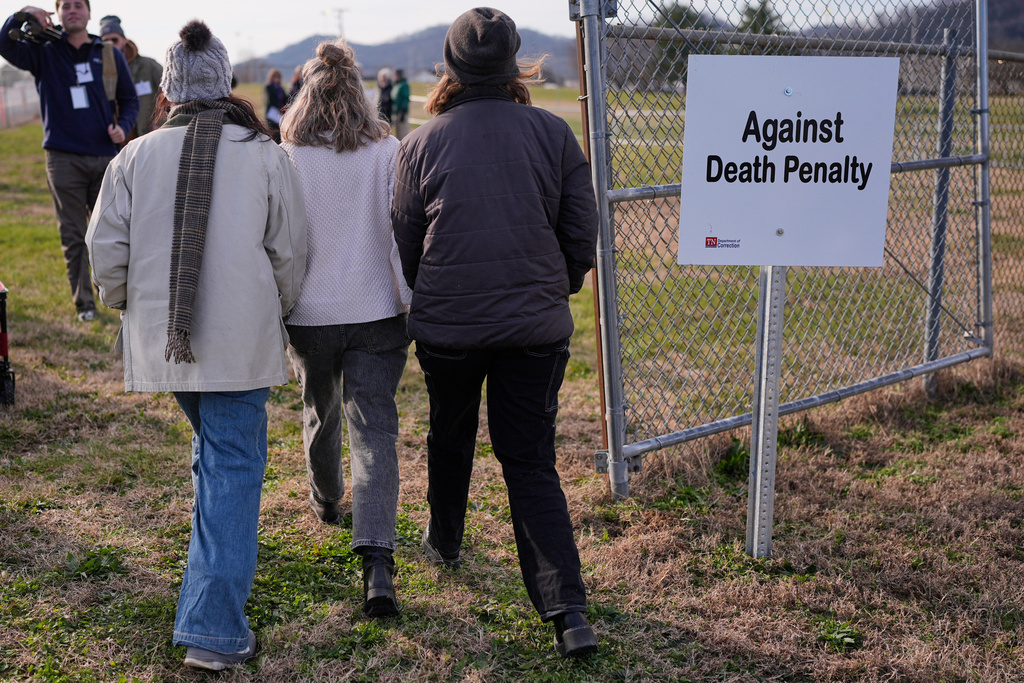 People enter the area reserved for anti-death penalty demonstators outside Riverbend Maximum Security Institution before the execution of Harold Wayne Nichols, Thursday, Dec. 11, 2025, in Nashville, Tenn. (AP Photo/George Walker IV)