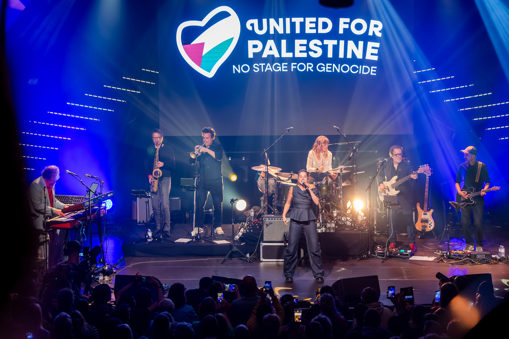 Belgian singer and actress Laura Tesoro sings during a United for Palestine anti-Eurovision concert in Brussels, Tuesday, May 12, 2026. (AP Photo/Geert Vanden Wijngaert)